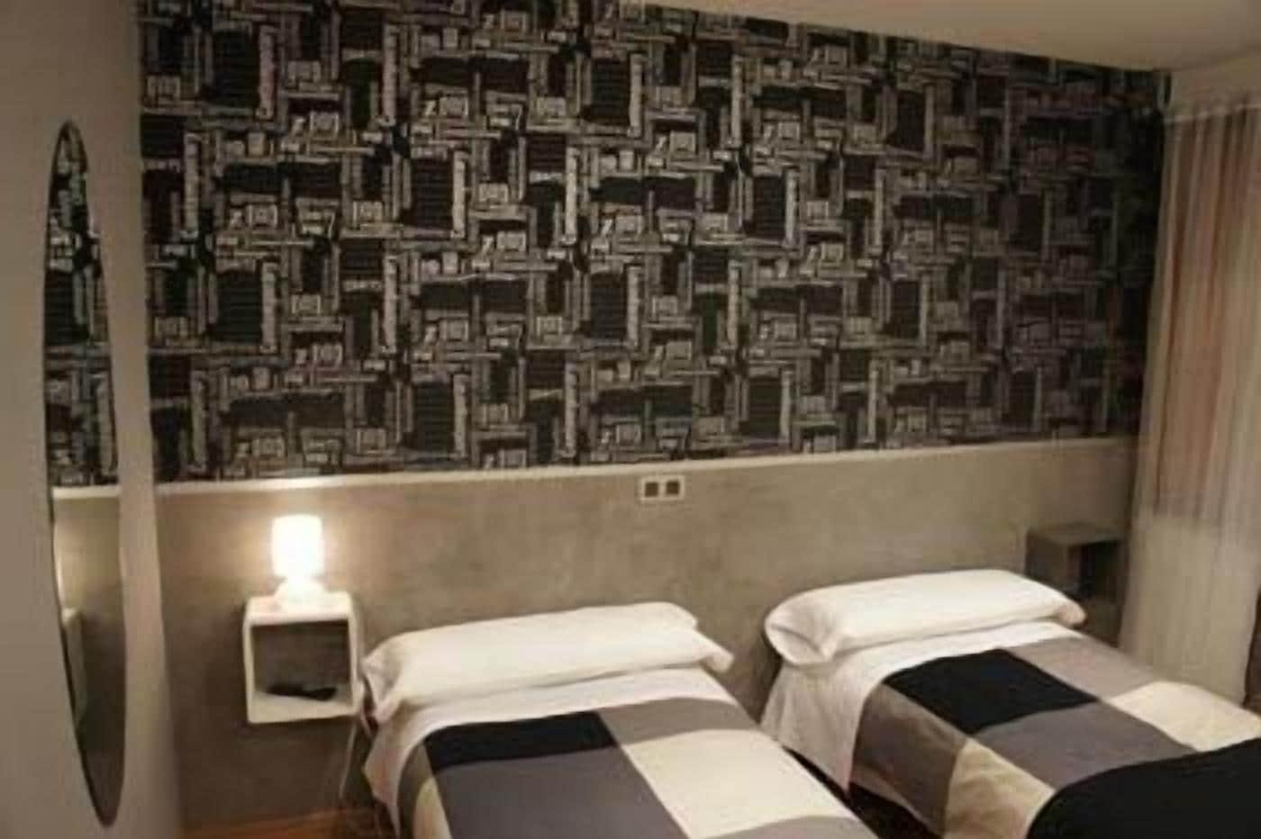 Hostal Noviciado Madri Exterior foto